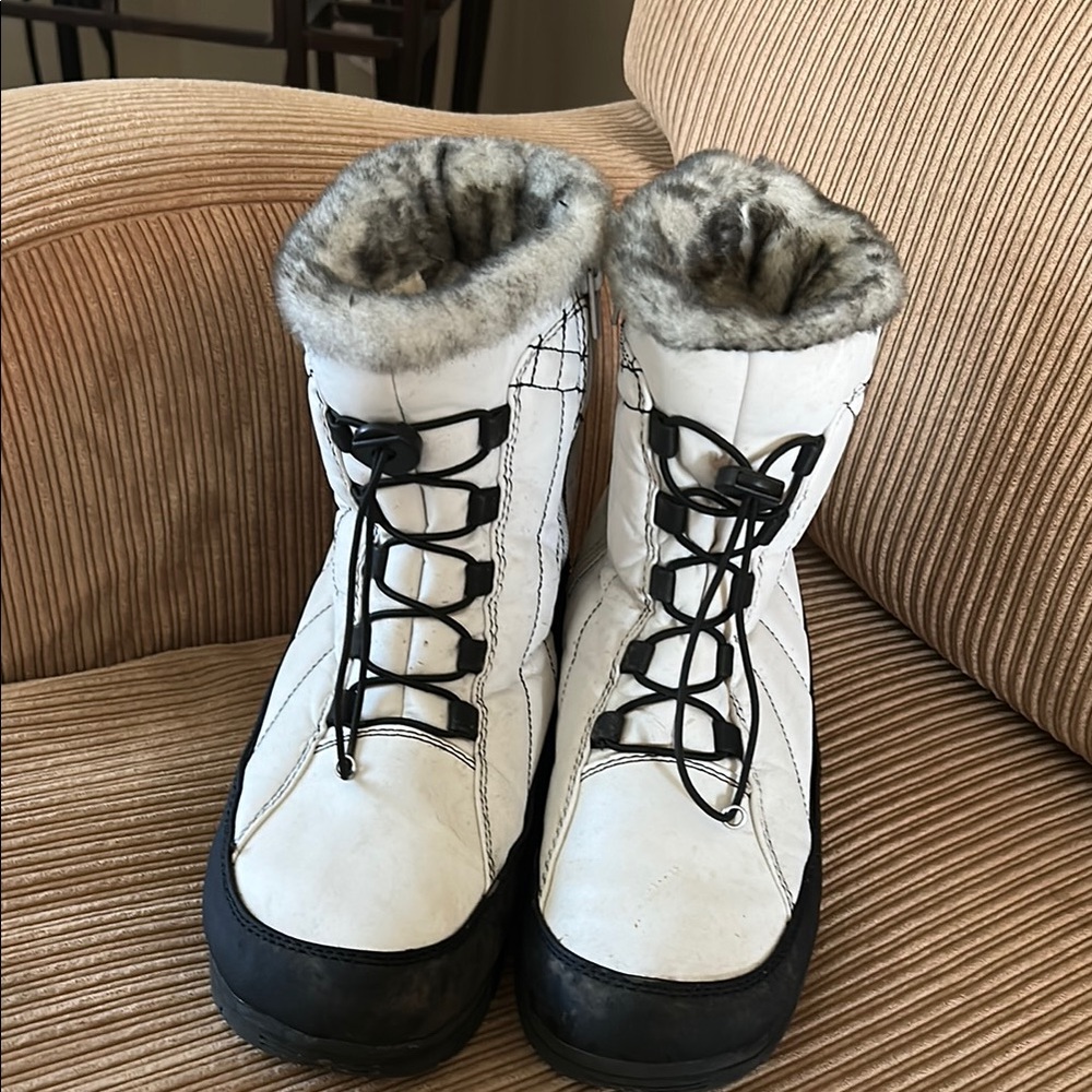 Sporto White and Black Winter Boots